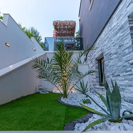 Luxury Villa Lorena With Heated Pool, Jacuzzi,Sauna And Seaview-3